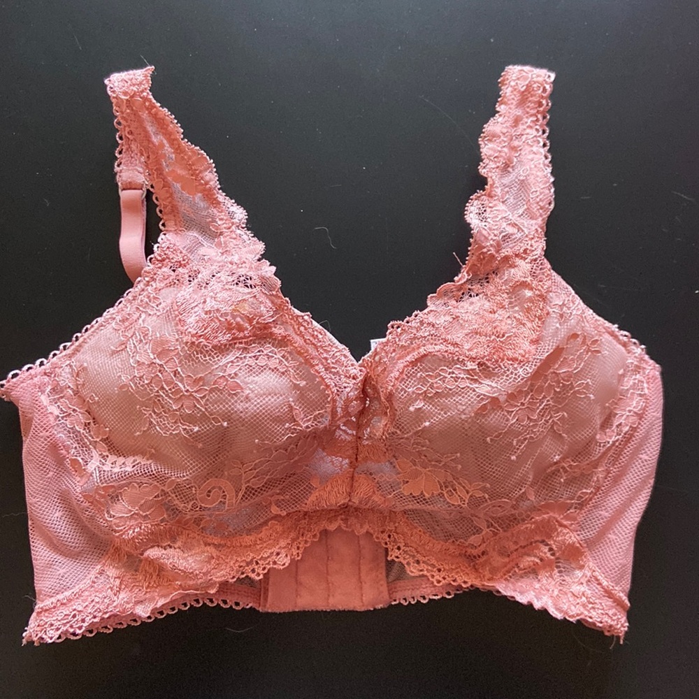 32C peach lacy bra